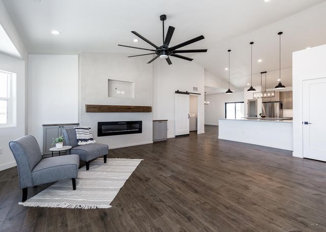 307 N Lyons Dr, Pueblo, CO 81007
