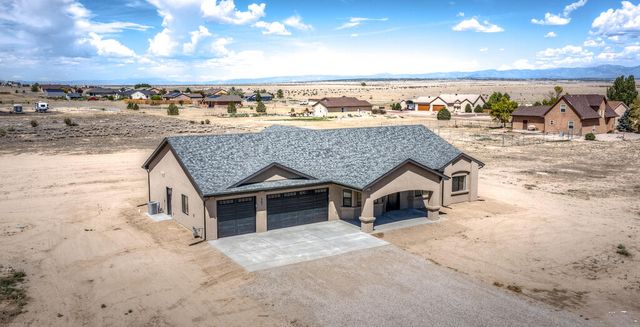 307 N Lyons Dr, Pueblo, CO 81007