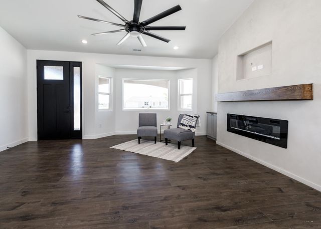 307 N Lyons Dr, Pueblo, CO 81007