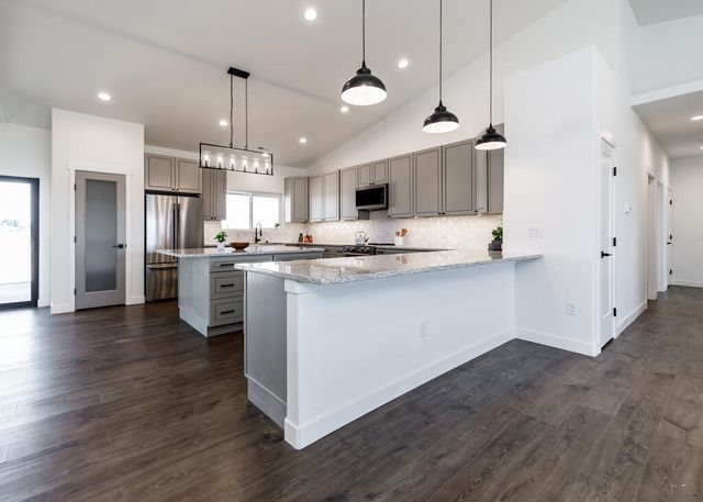 307 N Lyons Dr, Pueblo, CO 81007