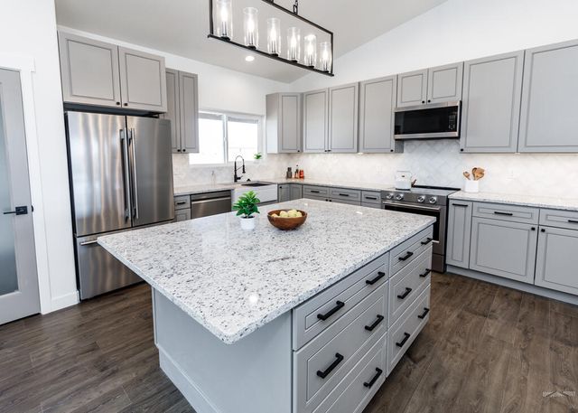 307 N Lyons Dr, Pueblo, CO 81007