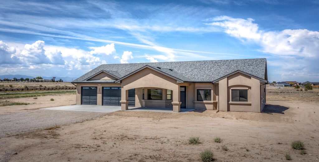 307 N Lyons Dr, Pueblo, CO 81007