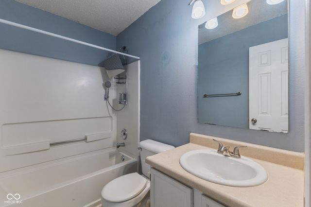 9300 Amberleigh Drive, Plainfield, IN 46168