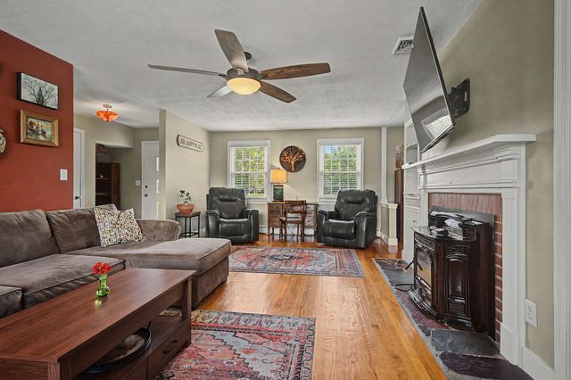 15 Pheasant Hill Rd., Granby, MA 01033