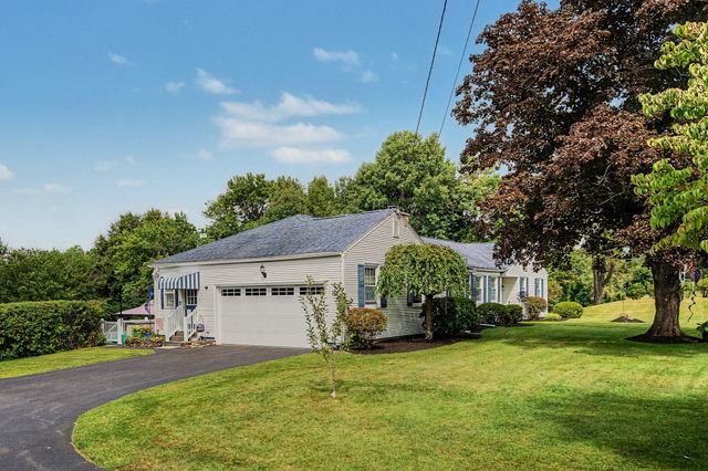 15 Pheasant Hill Rd., Granby, MA 01033