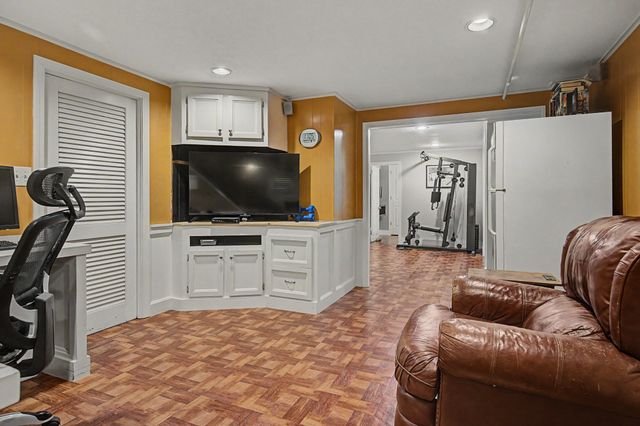 15 Pheasant Hill Rd., Granby, MA 01033