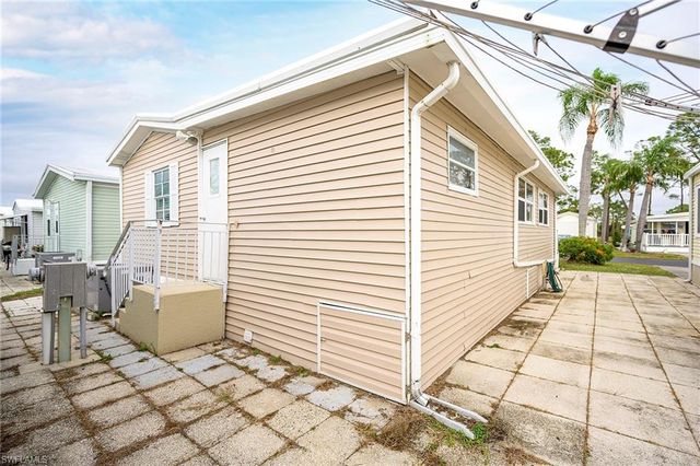 121 Caravan CIR, North Fort Myers, FL 33903