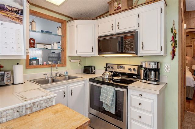 121 Caravan CIR, North Fort Myers, FL 33903