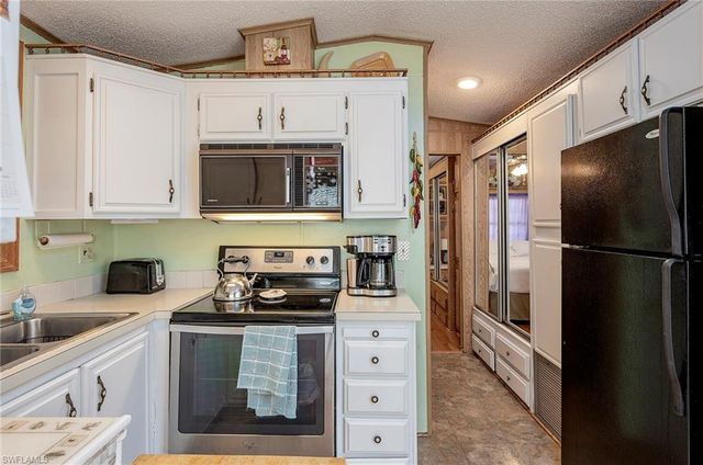 121 Caravan CIR, North Fort Myers, FL 33903