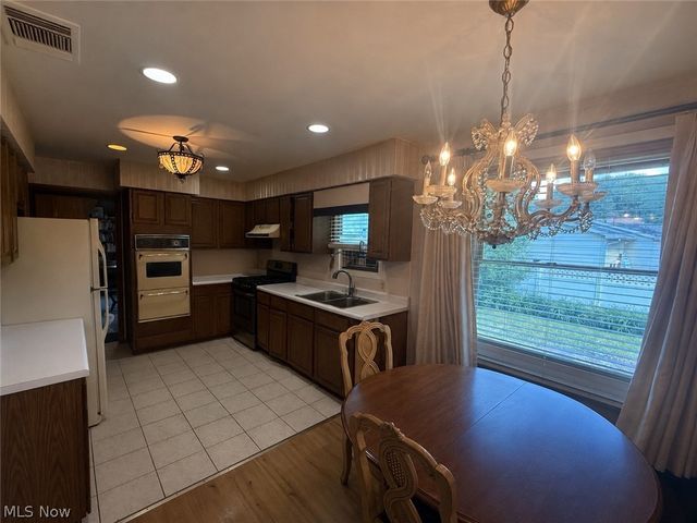 2500 Rosewood, Youngstown, OH 44505