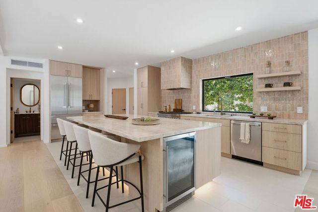 1712 N Beverly Glen Boulevard, Los Angeles, CA 90077