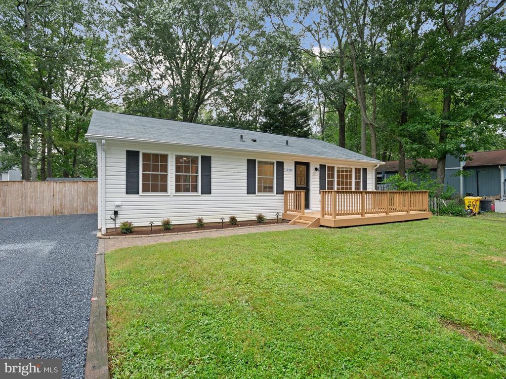 1228 AVALON BLVD, Shady Side, MD 20764