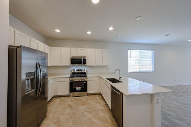 17347 W Gray Fox Trail, Surprise, AZ 85387