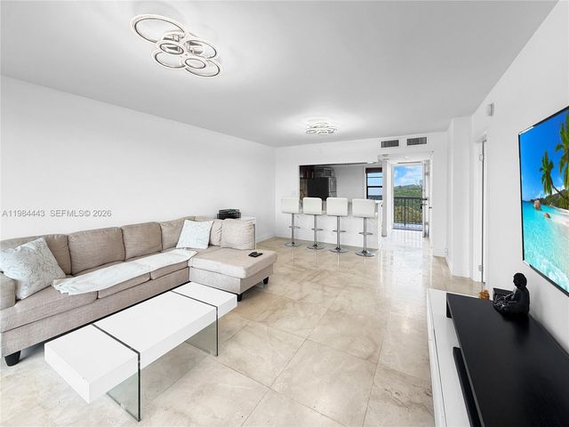 3301 N Country Club Dr 804, Aventura, FL 33180