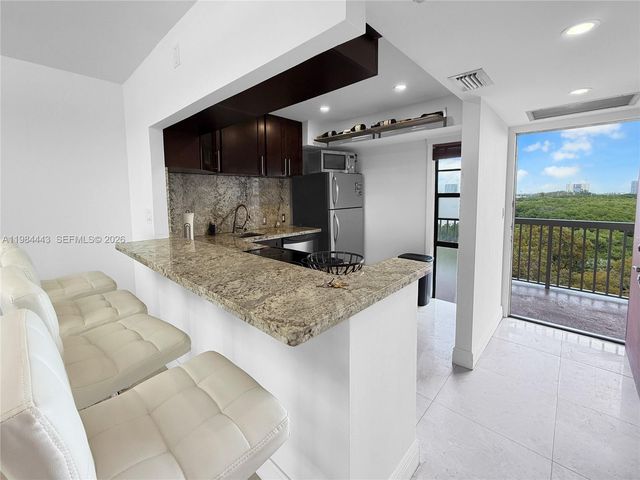 3301 N Country Club Dr 804, Aventura, FL 33180