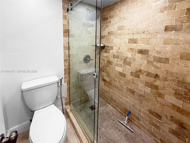 3301 N Country Club Dr 804, Aventura, FL 33180