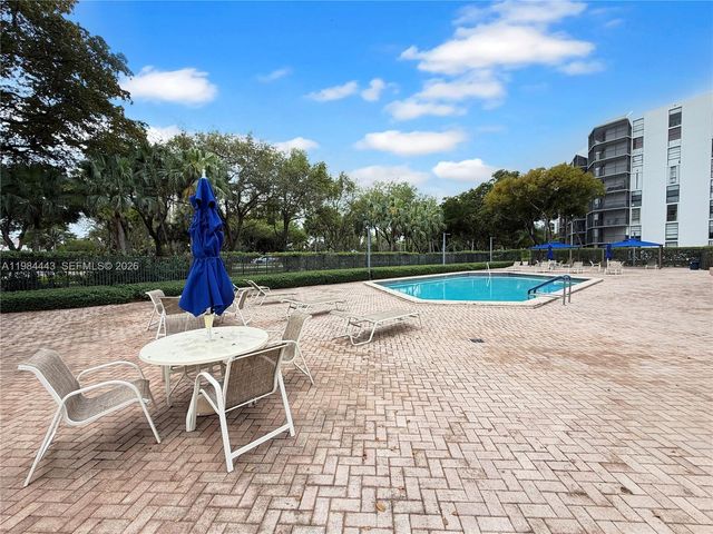 3301 N Country Club Dr 804, Aventura, FL 33180