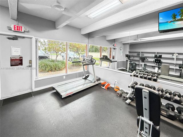 3301 N Country Club Dr 804, Aventura, FL 33180