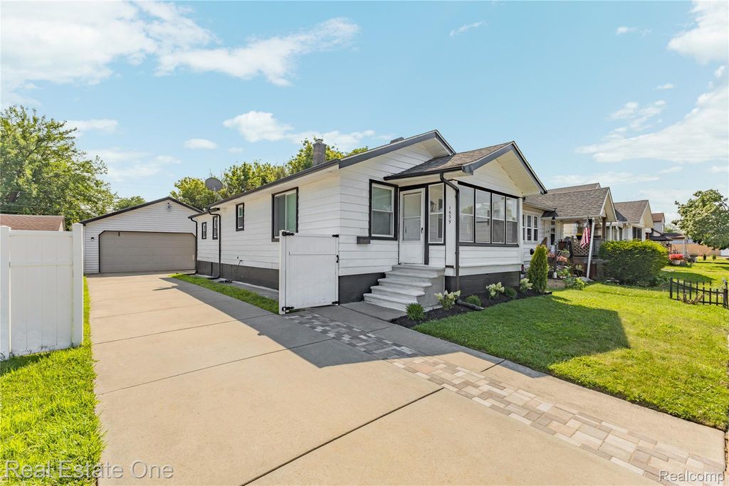 1539 Oconnor Avenue, Lincoln Park, MI 48146