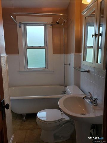 15 Dudley Street, Bristol, CT 06010