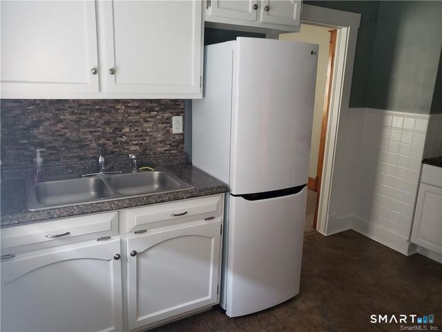 15 Dudley Street, Bristol, CT 06010