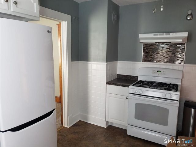 15 Dudley Street, Bristol, CT 06010