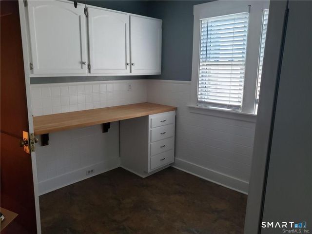 15 Dudley Street, Bristol, CT 06010