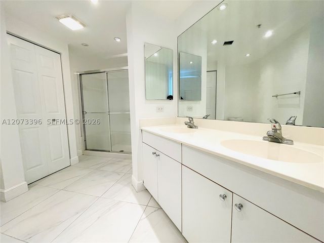 17150 N Bay Rd 2902, Sunny Isles Beach, FL 33160