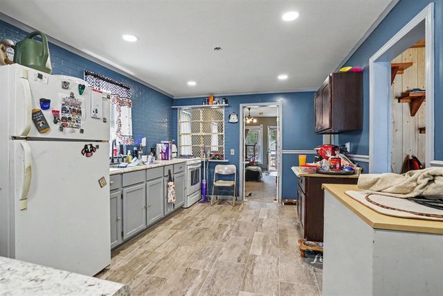 48 Burgess Drive, Galesburg, MI 49053