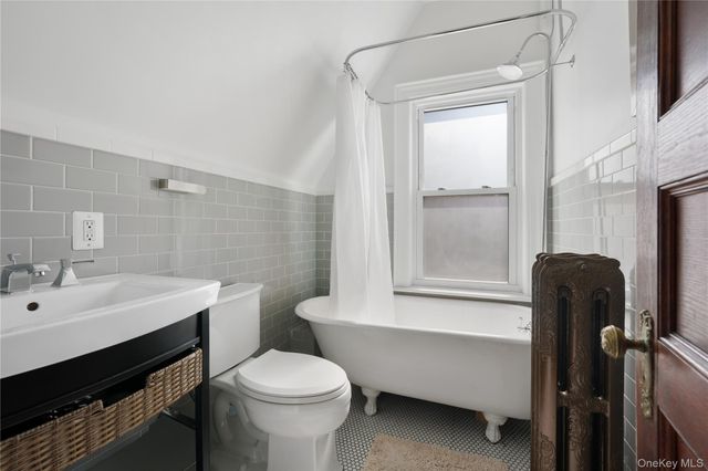 3020 Bainbridge Avenue, Bronx, NY 10458