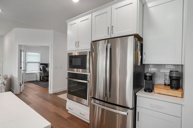 1065 W Gaslight Drive, Springfield, MO 65810