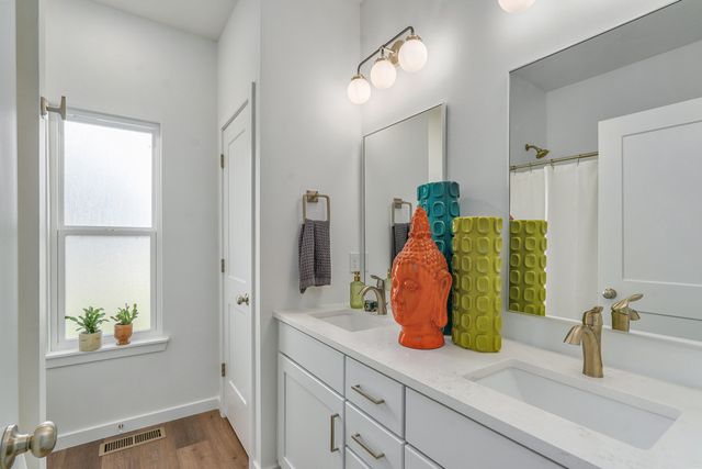 1065 W Gaslight Drive, Springfield, MO 65810