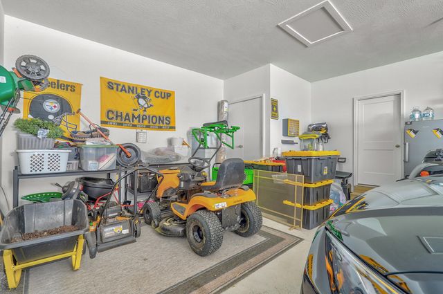 1065 W Gaslight Drive, Springfield, MO 65810