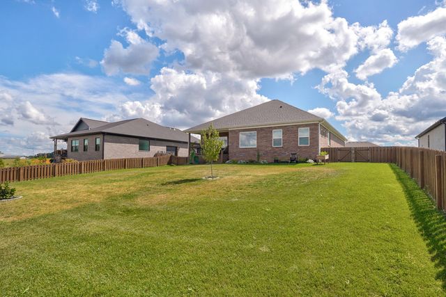 1065 W Gaslight Drive, Springfield, MO 65810
