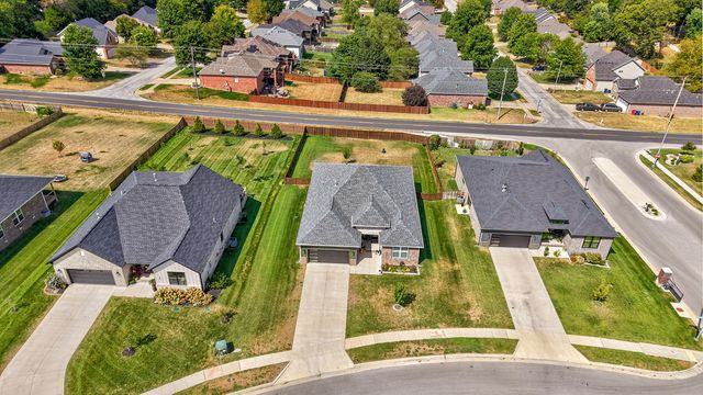 1065 W Gaslight Drive, Springfield, MO 65810