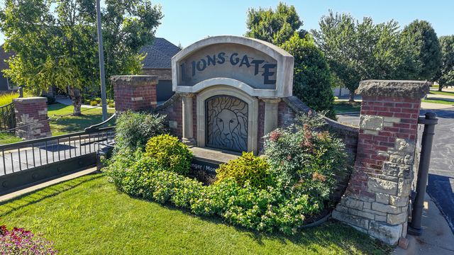 1065 W Gaslight Drive, Springfield, MO 65810