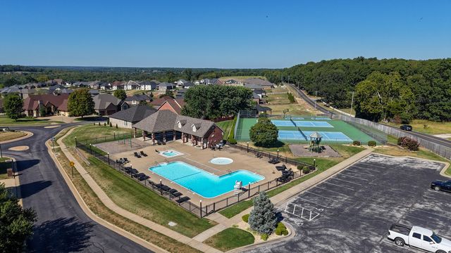 1065 W Gaslight Drive, Springfield, MO 65810