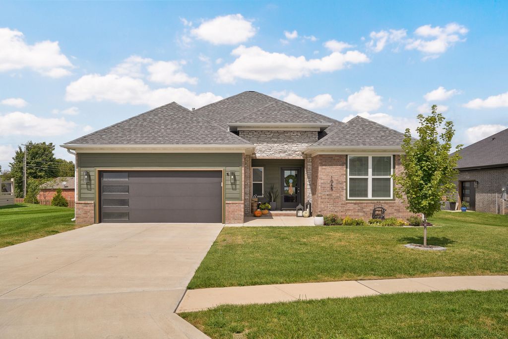 1065 W Gaslight Drive, Springfield, MO 65810