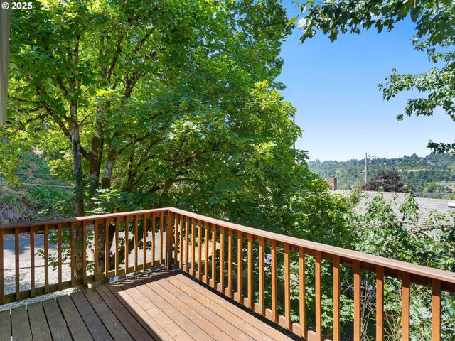 457 S CENTER St, Oregon City, OR 97045