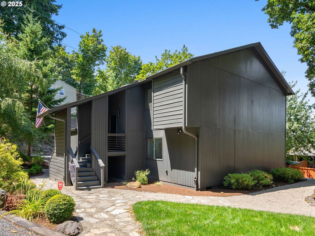 457 S CENTER St, Oregon City, OR 97045