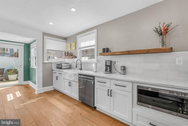 240 CHRISTIAN ST, Philadelphia, PA 19147