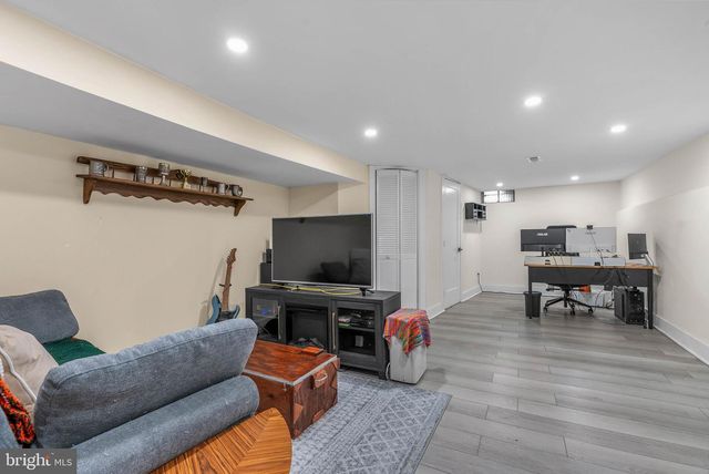 240 CHRISTIAN ST, Philadelphia, PA 19147