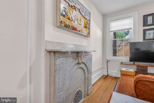 240 CHRISTIAN ST, Philadelphia, PA 19147