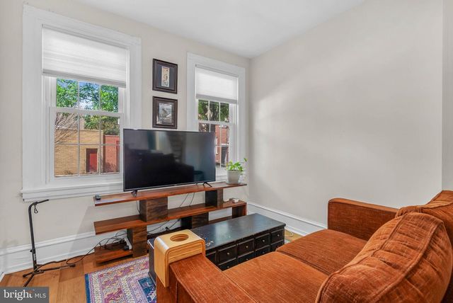 240 CHRISTIAN ST, Philadelphia, PA 19147