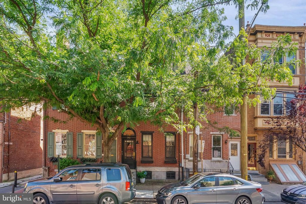 240 CHRISTIAN ST, Philadelphia, PA 19147