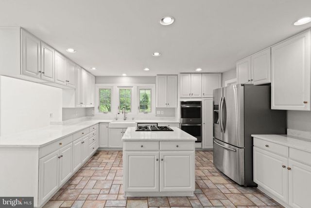 1 LONGLEA CT, Kingsville, MD 21087