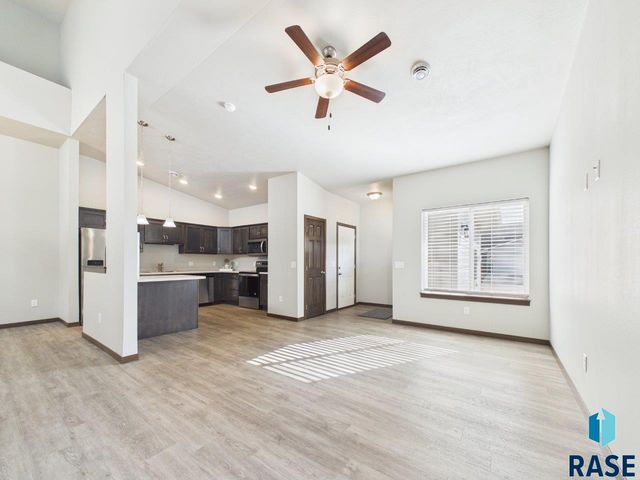 9051 W Wisdom Pl Place, Sioux Falls, SD 57106