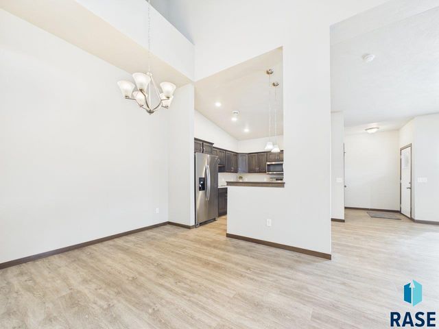 9051 W Wisdom Pl Place, Sioux Falls, SD 57106