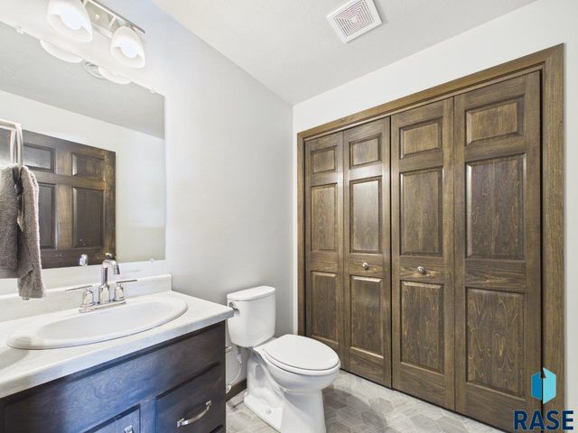 9051 W Wisdom Pl Place, Sioux Falls, SD 57106