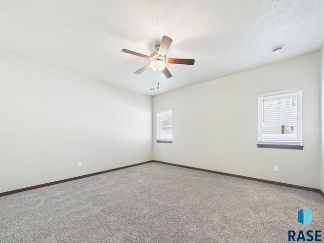 9051 W Wisdom Pl Place, Sioux Falls, SD 57106